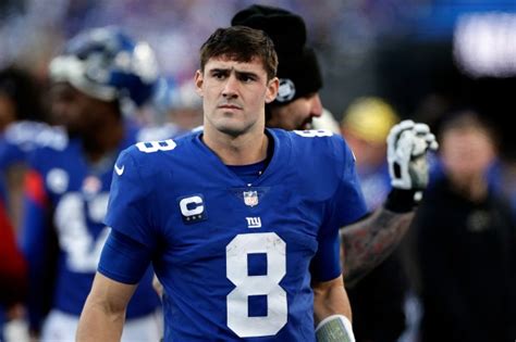 Daniel Jones was in the building to sign off on last-minute Giants contract